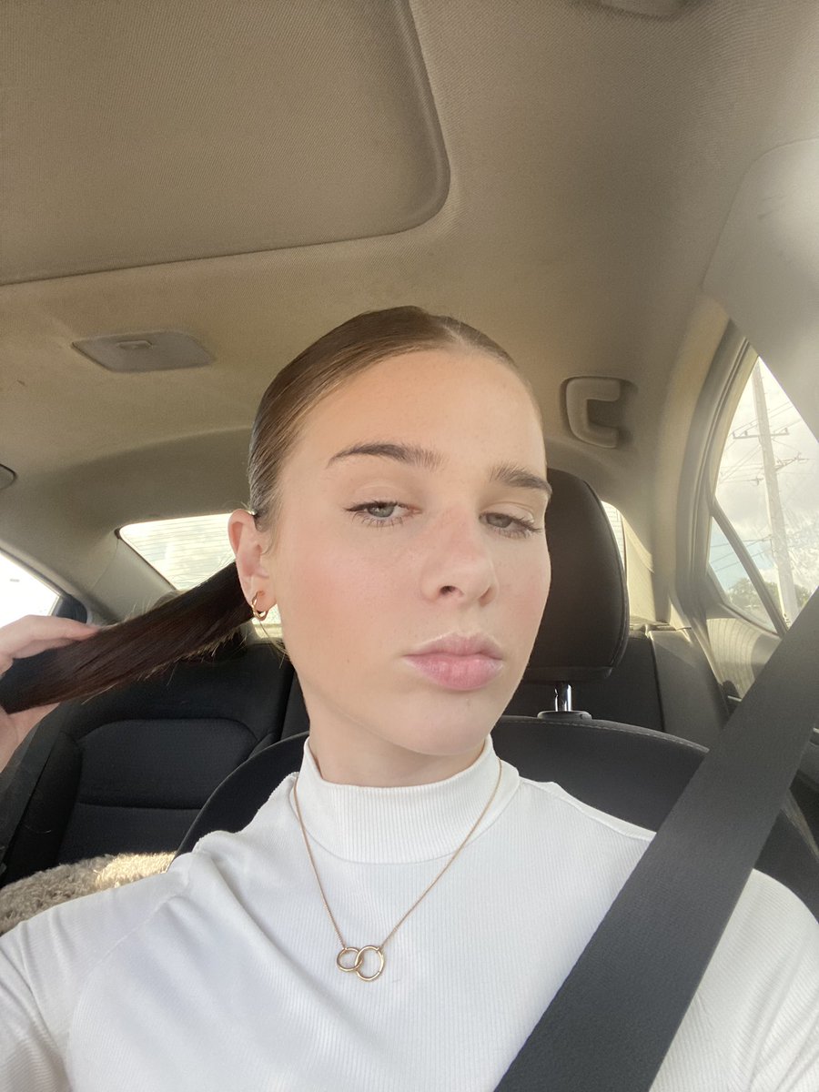 halleymsmith's tweet photo. No caption, jus pics https://t.co/qK0UXW27S2