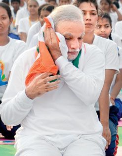 सम्मान या अपमान देश के राष्ट्रीय प्रतीक का

#तिरंगा_नहीं_चौरंगा