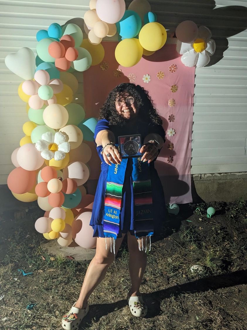 Hey_Jazmin_'s tweet photo. Just a silly girl who earned her Master’s of Social Work in direct practice of health services and somehow managed to graduate the grad program being on the directors list, no biggie. https://t.co/b47qtXxq7K