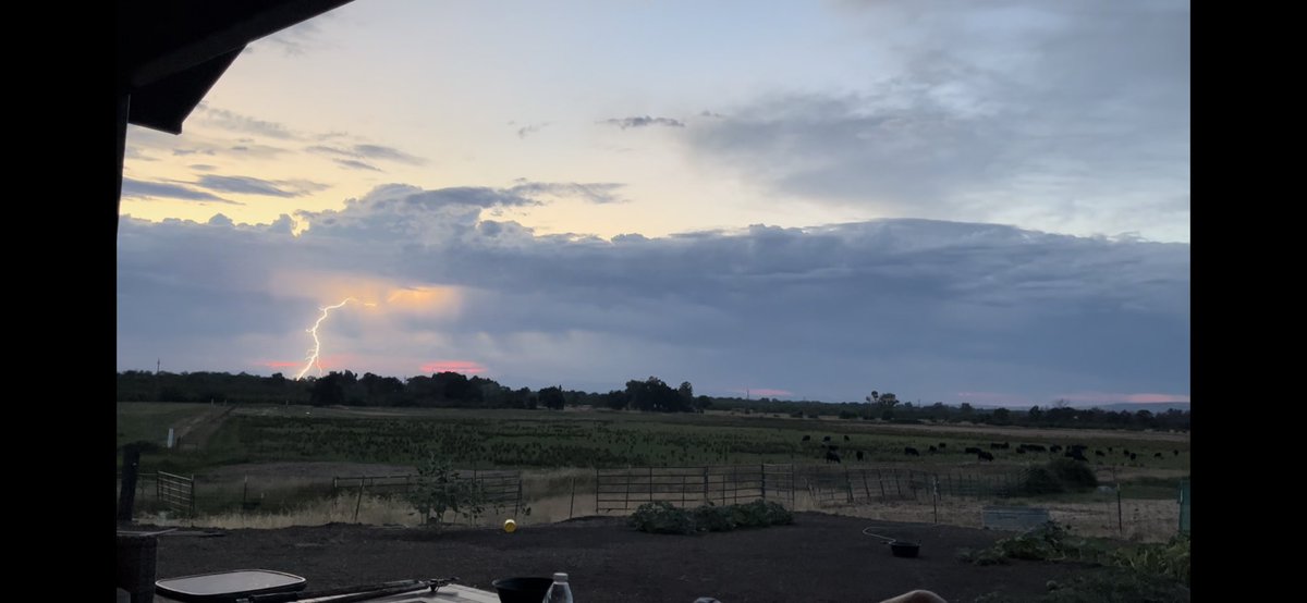 jaylenstra's tweet image. #LIGHTNING #tehamacounty #redbluff