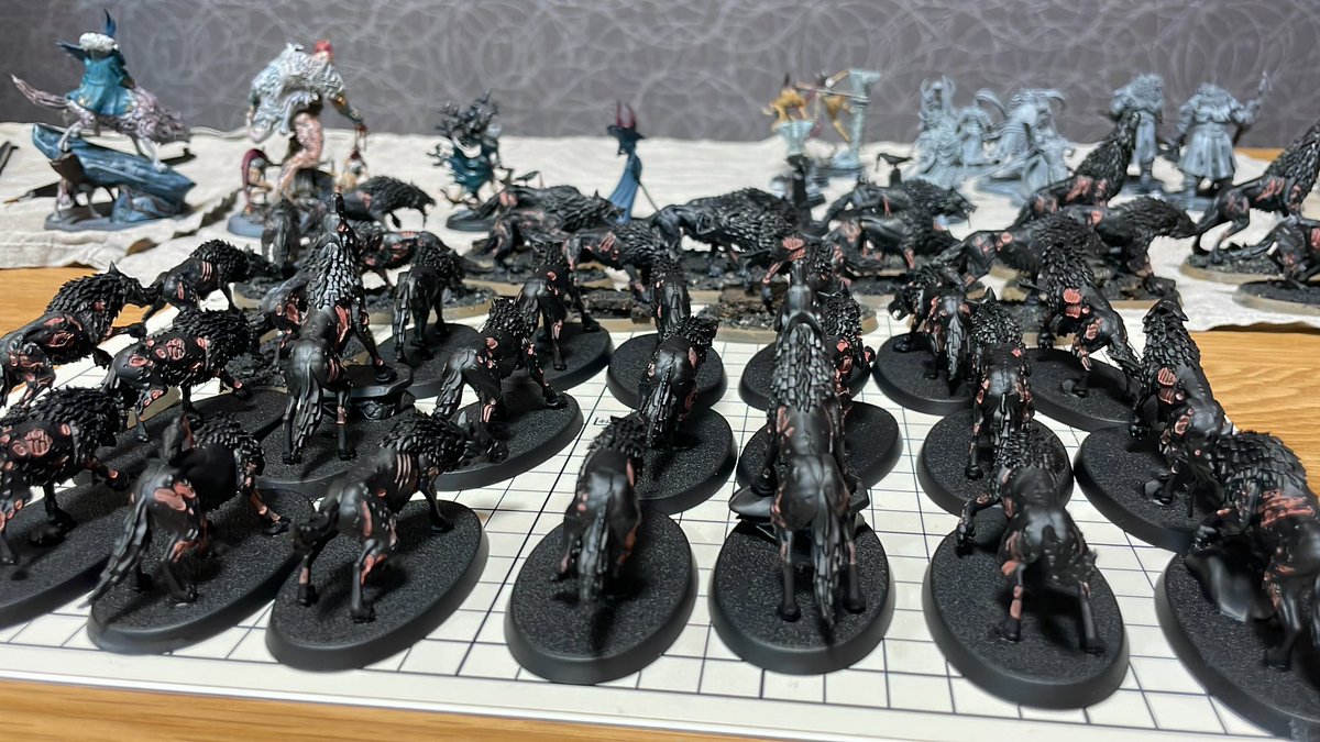 流れ作業的に色塗りを進めます。
丁寧にやるのは後から、、！
#warhammer  #warhammeraos
#ウォーハンマー　#miniturepainting