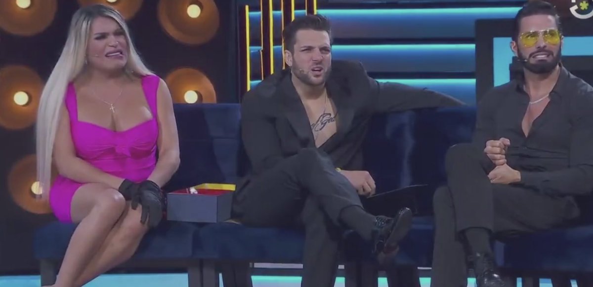 dondeesta_wendy's tweet photo. Sus caras al ver a Jorge cantando JAJAJAJAJA 

 #LaCasaDeLosFamososMX https://t.co/fJHRkV6MHM