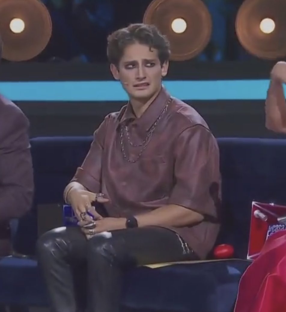 dondeesta_wendy's tweet photo. Sus caras al ver a Jorge cantando JAJAJAJAJA 

 #LaCasaDeLosFamososMX https://t.co/fJHRkV6MHM