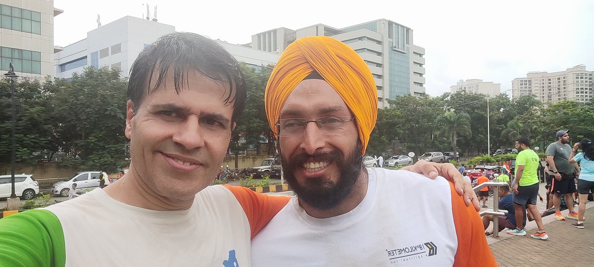 sandeepvarma15's tweet photo. Independence Day 12k run.
It was like a carnival on Malad Back road with many groups running with flags.
Some runners even did 77k running since midnight.
#IndependenceDay2023 #Running4GoodHealth #HealthIsWealth https://t.co/Tz36ZwkJ5R