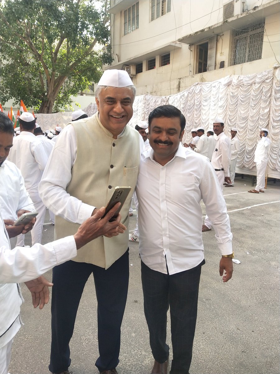 annatarajgowda's tweet photo. ರಾಜ್ಯಸಭೆಯ ಮಾಜಿ ಸದಸ್ಯ ಪ್ರೊ. ಎಂ.ವಿ.ರಾಜೀವ್ ಗೌಡ @rajeevgowda ಅವರು ರಾಜ್ಯ ಯೋಜನಾ ಮಂಡಳಿಯ ಉಪಾಧ್ಯಕ್ಷರಾಗಿ ಸಂಪುಟ ದರ್ಜೆ ಸಚಿವರ ಸ್ಥಾನಮಾನದೊಂದಿಗೆ  ನೇಮಕಗೊಳಿಸಲಾಗಿದೆ. ಅಭಿನಂದನೆಗಳು.

@CMofKarnataka @siddaramaiah @DKShivakumar https://t.co/1Bo5Gcqgfu