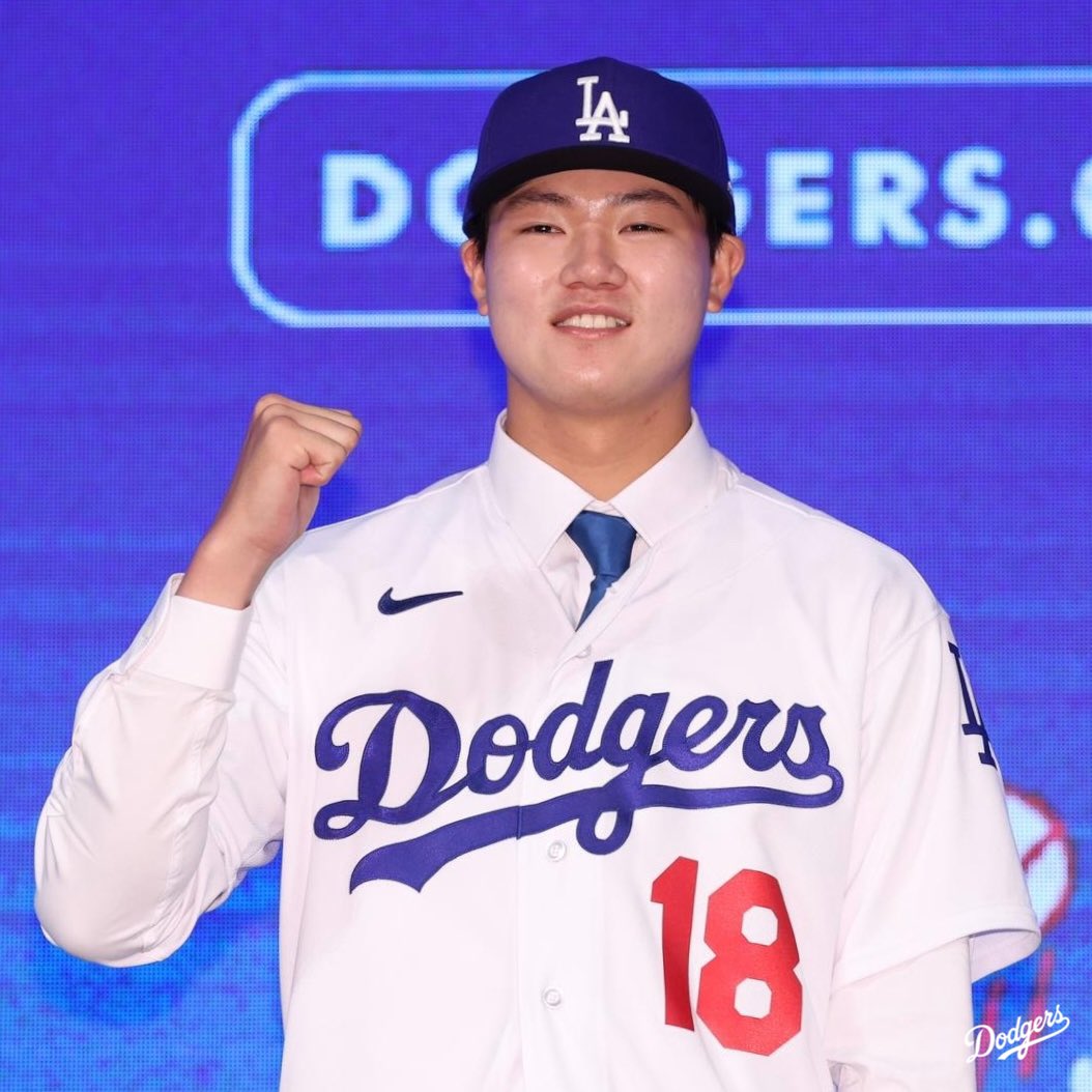 Dodgers's tweet photo. 장현석 선수, 다저스에 온걸 환영합니다. 화이팅!⁣ 
⁣
Welcome to the Dodgers, Hyun-Seok Jang! https://t.co/rEuckiRAbW