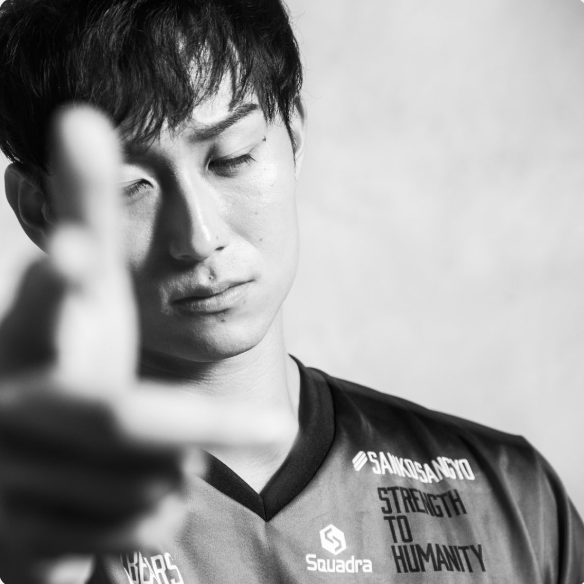 _loxely's tweet image. ที่จริงเล่นวอลเลย์บอลเป็นอาชีพเสริม อาชีพหลักคือหล่อไปวันๆ