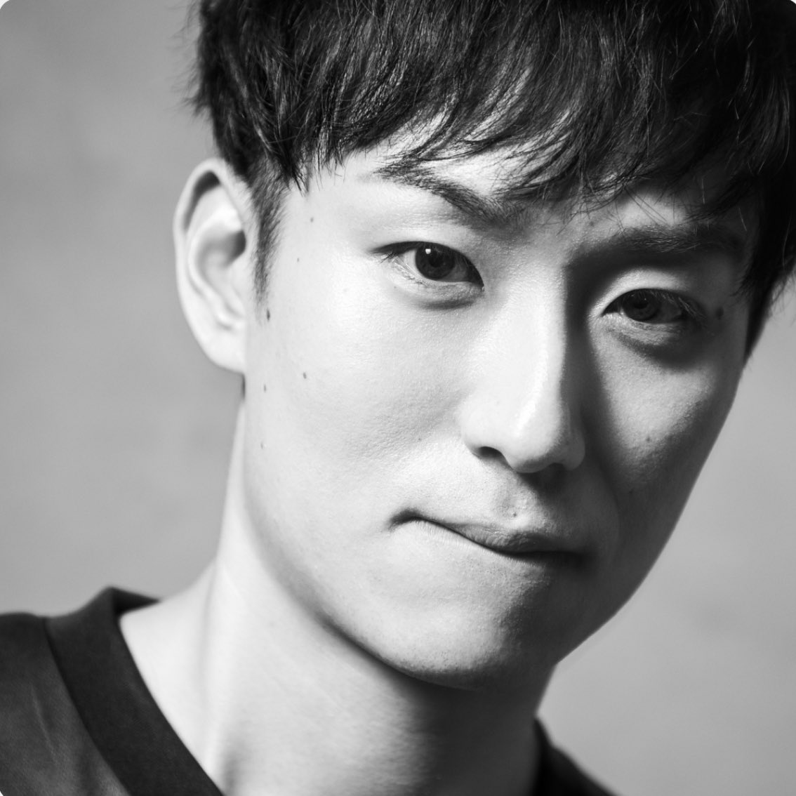 _loxely's tweet image. ที่จริงเล่นวอลเลย์บอลเป็นอาชีพเสริม อาชีพหลักคือหล่อไปวันๆ