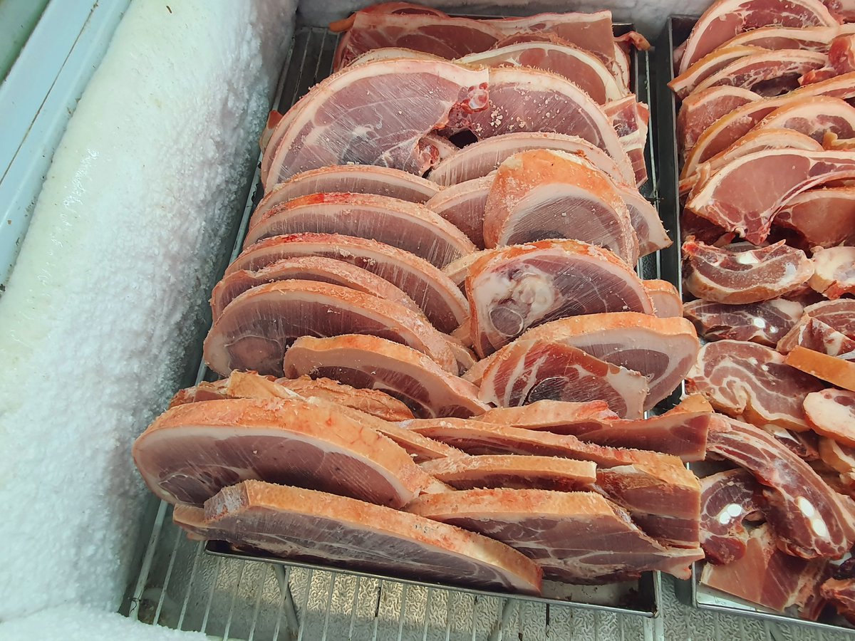 djsheepo1's tweet photo. Am giving away 10kg+ of pork today courtesy of #FifeStreetButchery in Gweru. Like &amp; retweet this post and stand a chance to win.

Remember pork is going for $3,95/kg

#HeroesSpecial

@agribusiness110  @chasurachasura @CelinaHatidani @WendyMadzura @kpczim https://t.co/X2YTjiZBUu