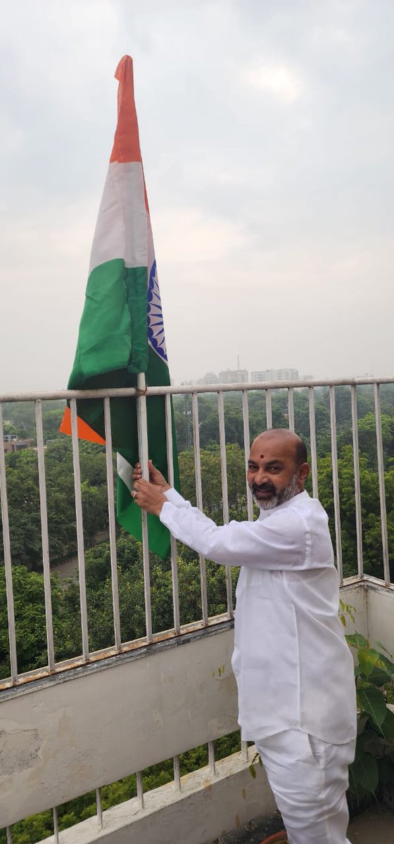 bandisanjay_bjp's tweet photo. Happy Independence Day. Hoisted National flag 🇮🇳 at my Delhi residence on the occasion of #IndependenceDay as part of #HarGharTiranga Campaign. https://t.co/LZfKhIZhpr
