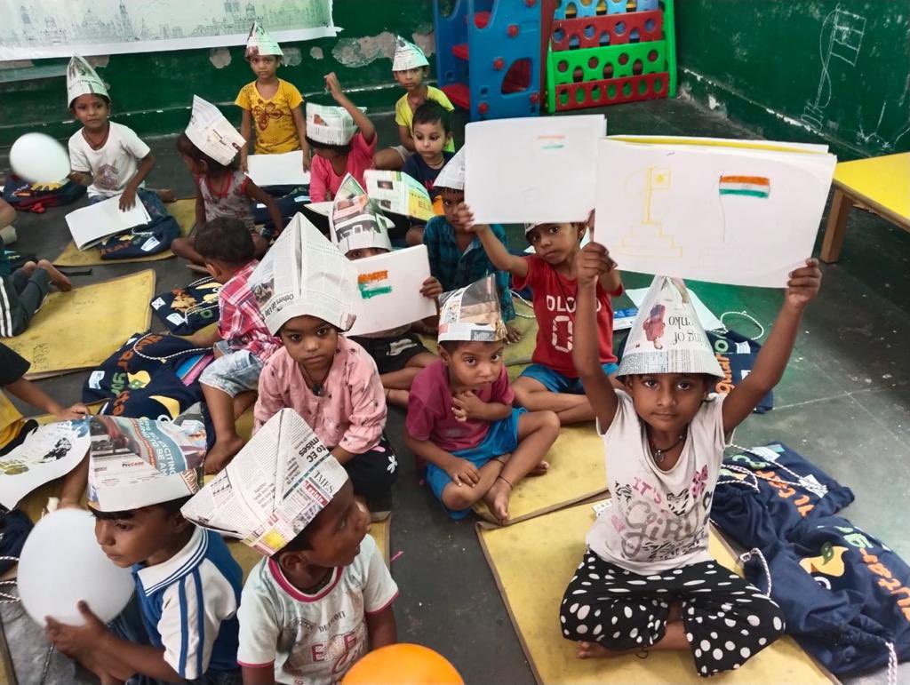 Nalandaway's tweet photo. Celebrate #IndependenceDay at our Noida Anganwadi center!  We teamed up with kids to adorn the center, crafting delightful paper caps that spread smiles. Their authentic joy moved us. #art and #dance kept the festive spirit alive, with our young champions eagerly joining in! https://t.co/7yLboLsKNB