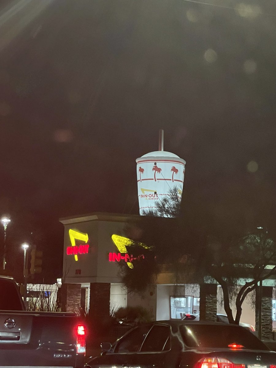 potaatoprincess's tweet photo. What if we kissed under the big in and out soda https://t.co/wT4UpWlWtD