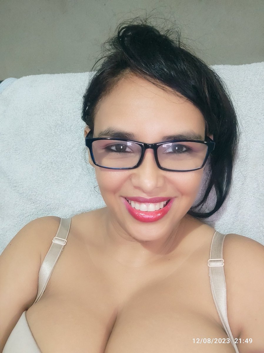Milenamesa0107's tweet photo. Dame un beso https://t.co/RGf85NCNJl