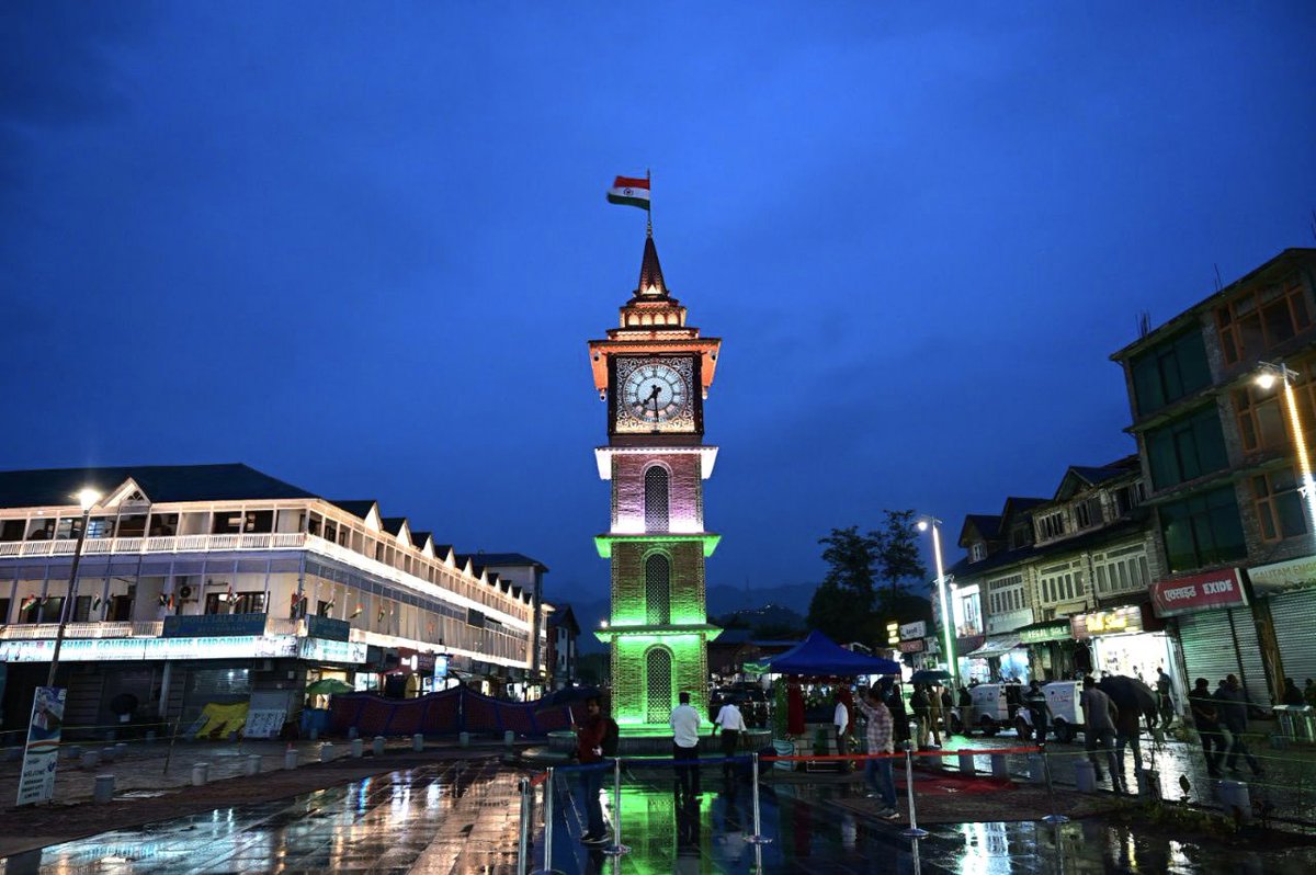 Our Tiranga flying high on redeveloped Clock Tower at #LaalChowk of Srinagar , Kashmir on the eve of India’s Independence Day 🇮🇳🫡

May peace, harmony and prosperity prevail for all 🙏🏻

Jai Hind 🇮🇳

#HappyIndependenceDay 
#AzaadiKaAmritMahotsav