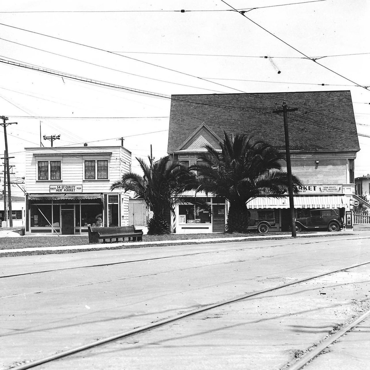 emeryhistorical's tweet photo. Working on archiving our Triangle Neighborhood album which has some North #Oakland photos like this one of 54th & Lowell near Adeline (and current view). Another angle reveals the #KeySystem 54th St Station.
#OaklandHistory https://t.co/ie1AzQDGMX