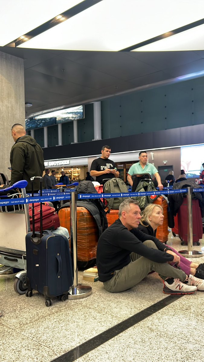 fedefumiere's tweet photo. Intercargo, empresa estatal, de paro hace 10 horas. Ya perdí dos vuelos. Afectado @CopaAirlines @VuelaJetSMART y @LATAMAirlines 
Puede hacer algo el Ministerio de Trabajo?! Por estas cosas personajes como #Milei sacan 30 puntos. https://t.co/b4THp7cw7N