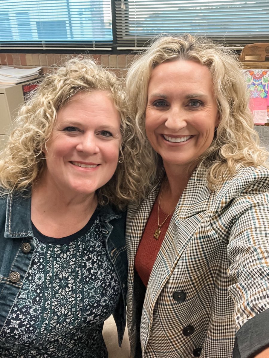 Every yr ⁦<a href="/KarenHaase/">Karen Haase</a>⁩🤩presents on dig cit to all 7-12 SPS students and parents computer deployment night. It’s always an eye opening half hour!😳thanks!