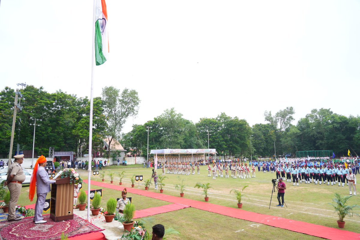 mahanadicoal's tweet photo. In his Independence Day message, Shri Singh extended heartfelt greetings to all and paid solemn tributes to the brave coal miners for their unwavering service and contribution in ensuring energy security for the nation. #Coal #ProudCoalMiner #EnergyProvider2Nation https://t.co/ml5BtzPylh
