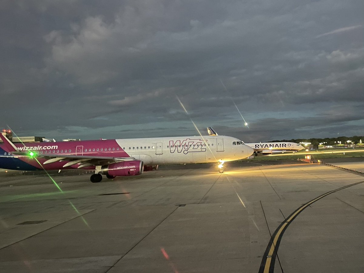 alistairmaddock's tweet photo. @wizzair Waiting to takeoff at LGW… ✈️🌎 https://t.co/lK0RMzsbDg