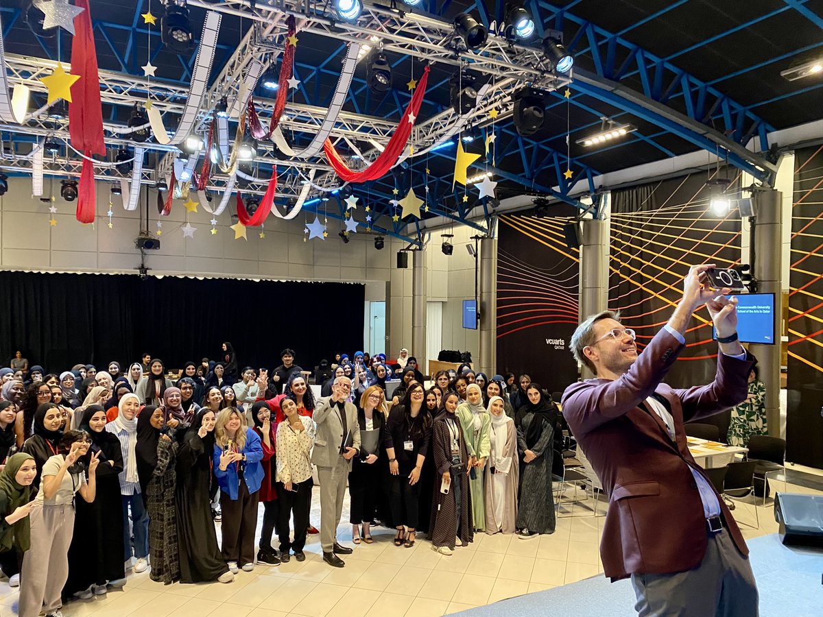VCUQatar's tweet photo. Selfie time! Dean Amir Berbić welcomes the Class of 2027 to VCUarts Qatar.
#vcuartsqatar #vcuqatar #vcuq #Classof2027 #Qatar https://t.co/MeIa9ePBOM