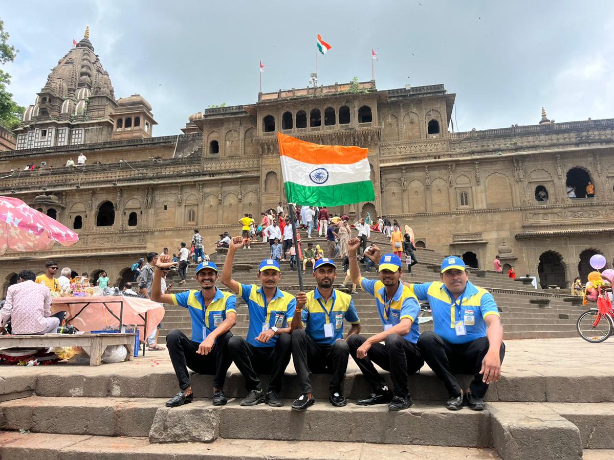 BPCRetailindore's tweet photo. Independence Day Celebration at Maheshvar Fort by BPCL Indore Team...@mahe767 @BPCLRetail https://t.co/MWSk2DqO7v