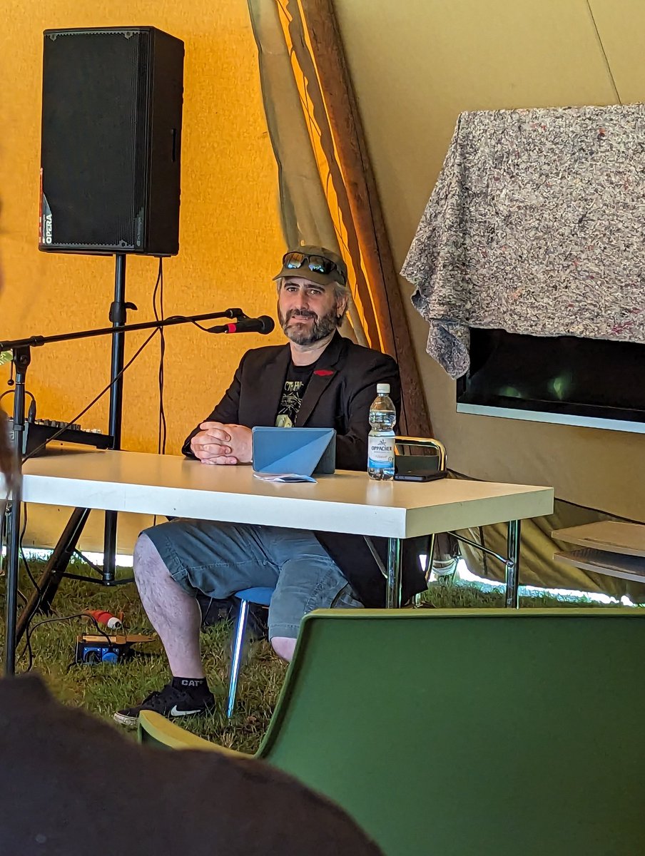 MaxHeiseLP's tweet photo. Als die Zelte aufgebaut waren ging es schon zu den ersten Vorträgen von @derUnterstrich und @Horrorcirdan.
Dann wurde das Gelände angeschaut und am malerischen Teich entspannt. https://t.co/l4YwtpnSAh