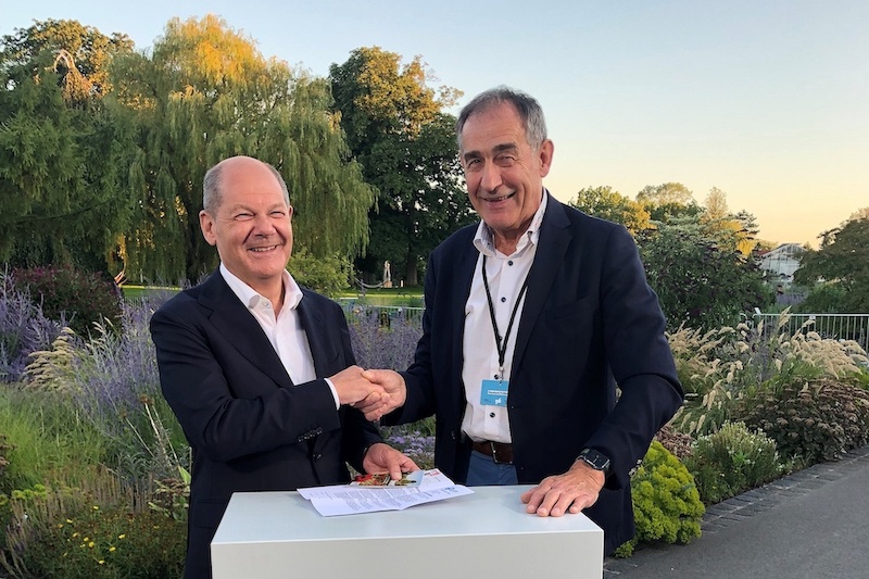 Riesiger Sanierungsbedarf für Klimaschutz, aber Krise am Bau! HDH-Mitgl. #VFF hat 5-Punkte-Plan an @Bundeskanzler übergeben. Forderungen u.a.: Sonderabschreibg bis 30%, Steuerförderung Wohnraum, geringere Zinsen auf <a href="/KfW/">KfW Bankengruppe</a>-Förderkredit. VFF PM+Forderungen:
holzindustrie.de/pressemitteilu…