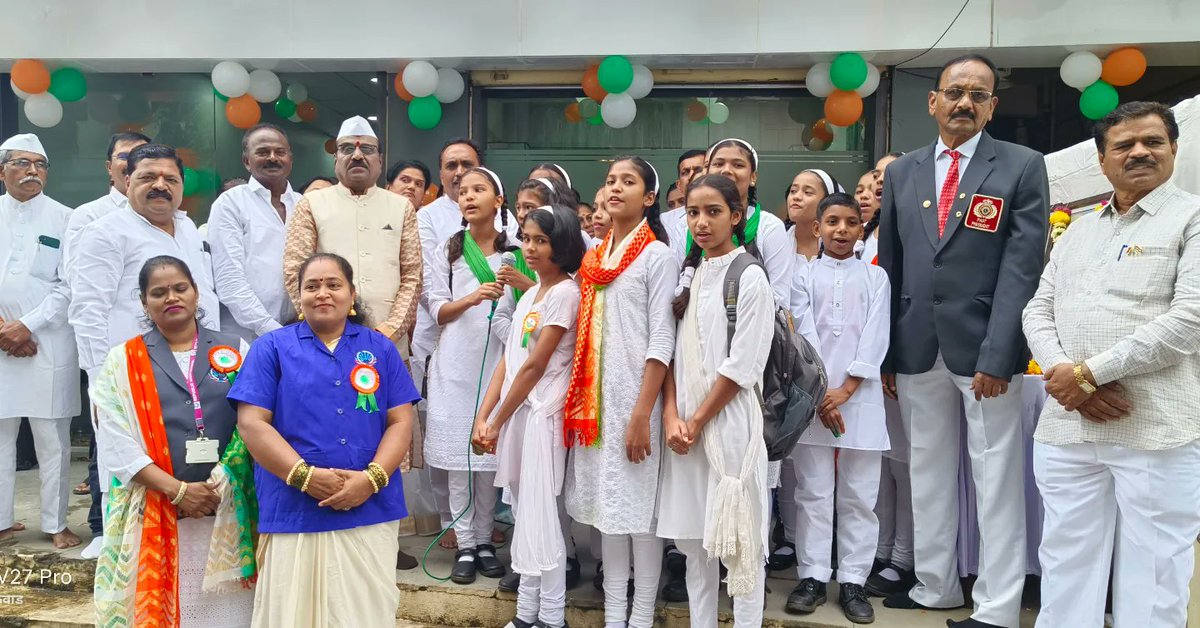 SumitGaikwad07's tweet photo. "१५ ऑगस्ट स्वतंत्र्य दिन"
"रोप्यमहोत्सवी वर्ष''
राष्ट्रवादी कॉंग्रेस ���क्ष देहूरोड शहर यांच्यावतीने लोकप्रिय आमदार मा. सुनिल आण्णा शेळके जनसंपर्क कार्यालय येथे भारत देशाचा ��ोप्यमहोत्सवी वर्षा निमित्त तिरंगा झेंडा वंदन कार्यक्रम दि. १५/०८/२०२३ रोजी सकाळी १० वा. संपन्न झाला. https://t.co/cT3wk4ytZb