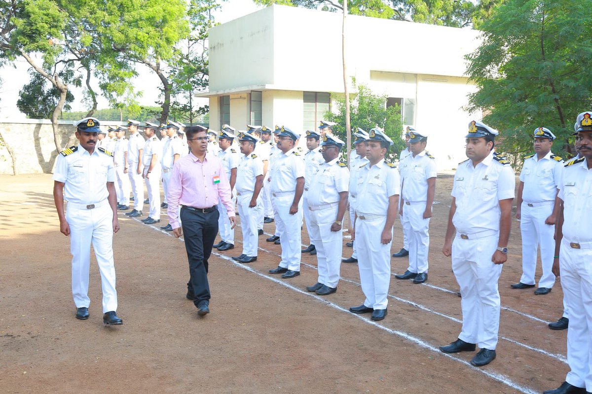 suryaolly's tweet photo. Shri.P.Thanasekaran Additional Commissioner of Customs,Tuticorin hoisted the National Flag at Custom House which was well attended by Officers &amp; Staff.He addressed the gathering on this occasion. https://t.co/lJmbiZyave