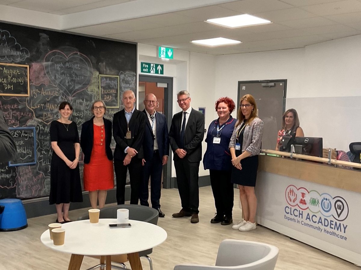 CLCHNHSTrust's tweet photo. It was great to have @julianhartley1 and @MiriamDeakin from @NHSProviders visit us recently to learn more about the work of community services to keep people well closer to home, including our innovative virtual wards and increased use of digital technology. https://t.co/mg3uvmaY4I