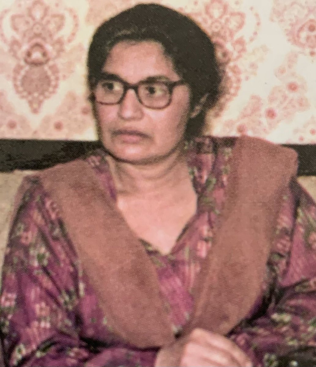 جنرل ضیا کے مارشل لا میں لاہور کے شاہی قلعے میں بدترین ٹارچر کا نشانہ بننے والی رائٹر فرخندہ بخاری کے لئے اس یوم آزادی پر صدارتی تمغہ حسن کارکردگی کا اعلان کیا گیا حالانکہ وہ بڑے اعزاز کی مستحق تھیں ستم ظریفی دیکھئے کہ انکے خاندان کو اطلاع کی گئی اور نہ ہی میڈیا میں انکا نام آیا