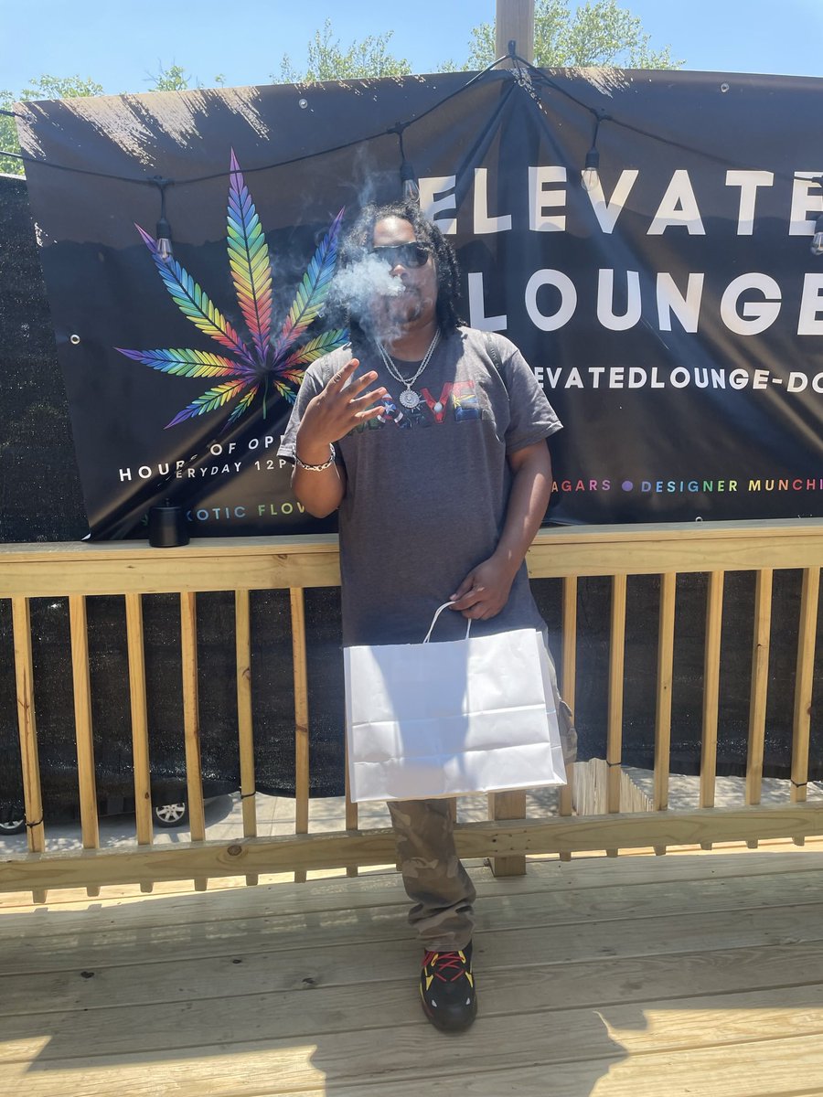 Tyoshiiyo's tweet photo. Smokin’ on the best, let me take a sec! 🍃🔥💨 https://t.co/ZxUAbGExrm
