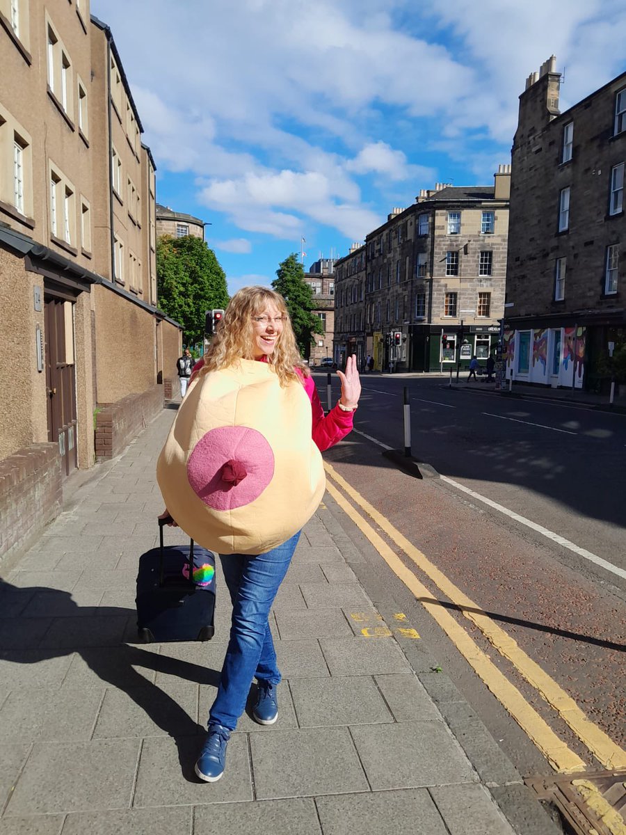 traceysavage's tweet photo. Just a wee stroll down Sciennes. Nothing to see here. https://t.co/lyDPgSwuiQ
