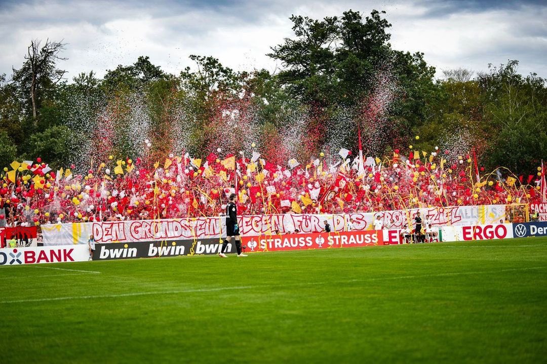 #FCAFCU 🔴⚪️ „Den Grundstein legen für das große Ziel“ Choreo der #UnionBerlin #Ultras beim #DFBPokal in #Walldorf. 📸 southpaw.030 #eisernunion