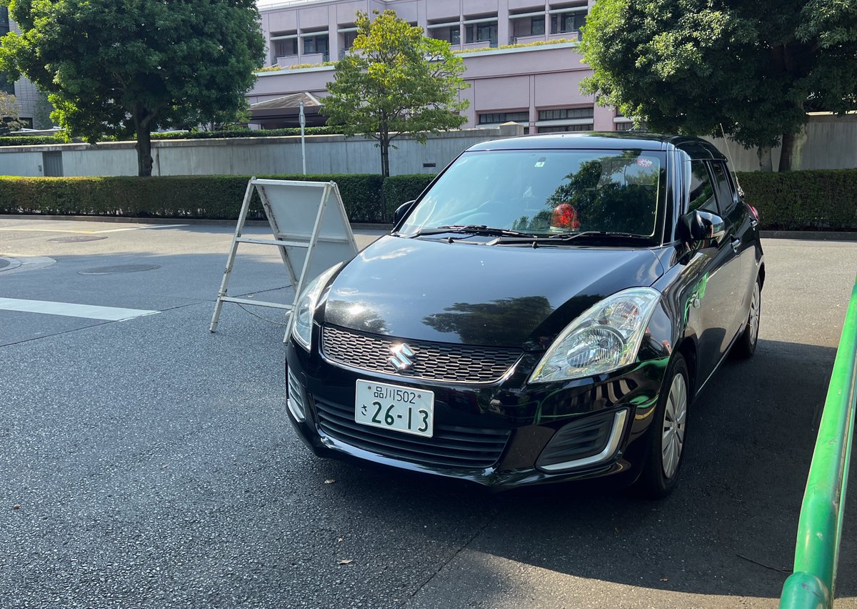 yuruhuwa_kdenpa's tweet photo. パトカーのハンドルに貼ってあったでっかい謎テプラで笑ってしまった

なんで？ https://t.co/m3hTvrlhm2