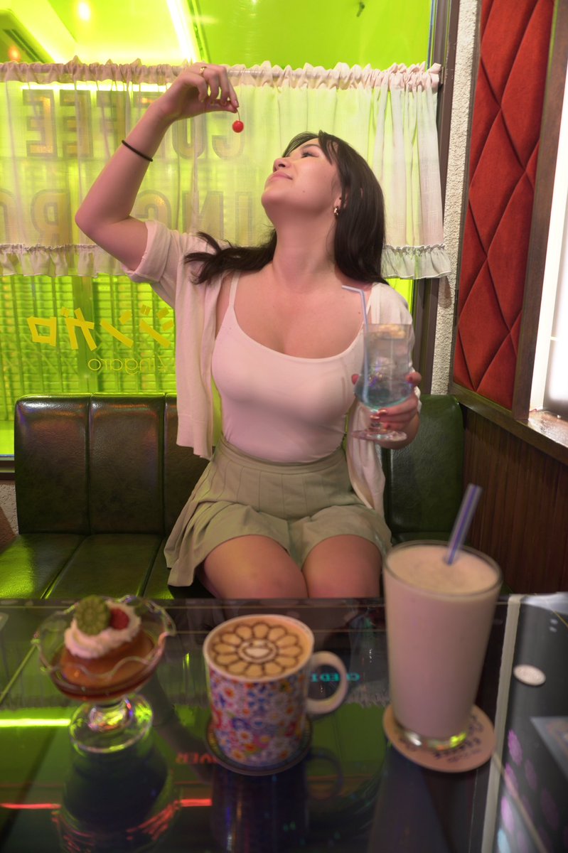 I feel like I’m not cut out for “X” bc I’m really bad at writing my thoughts  so all I do these days is show pictures of cute places and shoots🤣✨ 

Here’s a picture of me before I ate the food lmao