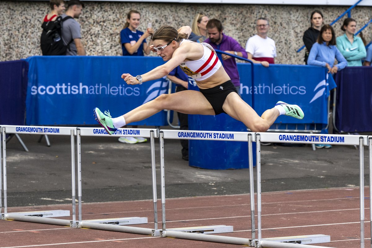 DAVIDSON DOUBLE #4Jathletics Superb 100m/100m Hurdles gold joy for Jane Davidson @AberdeenAAC Understand via @ArnoldBlack this a first in Women's division Congratulations 📷@Bobby_ThatOneMo @PandJSport @aberdeenlive_ @Dan_Rees_Writes @NeilDrysdale @ScotWomenSport @davidson_fifi