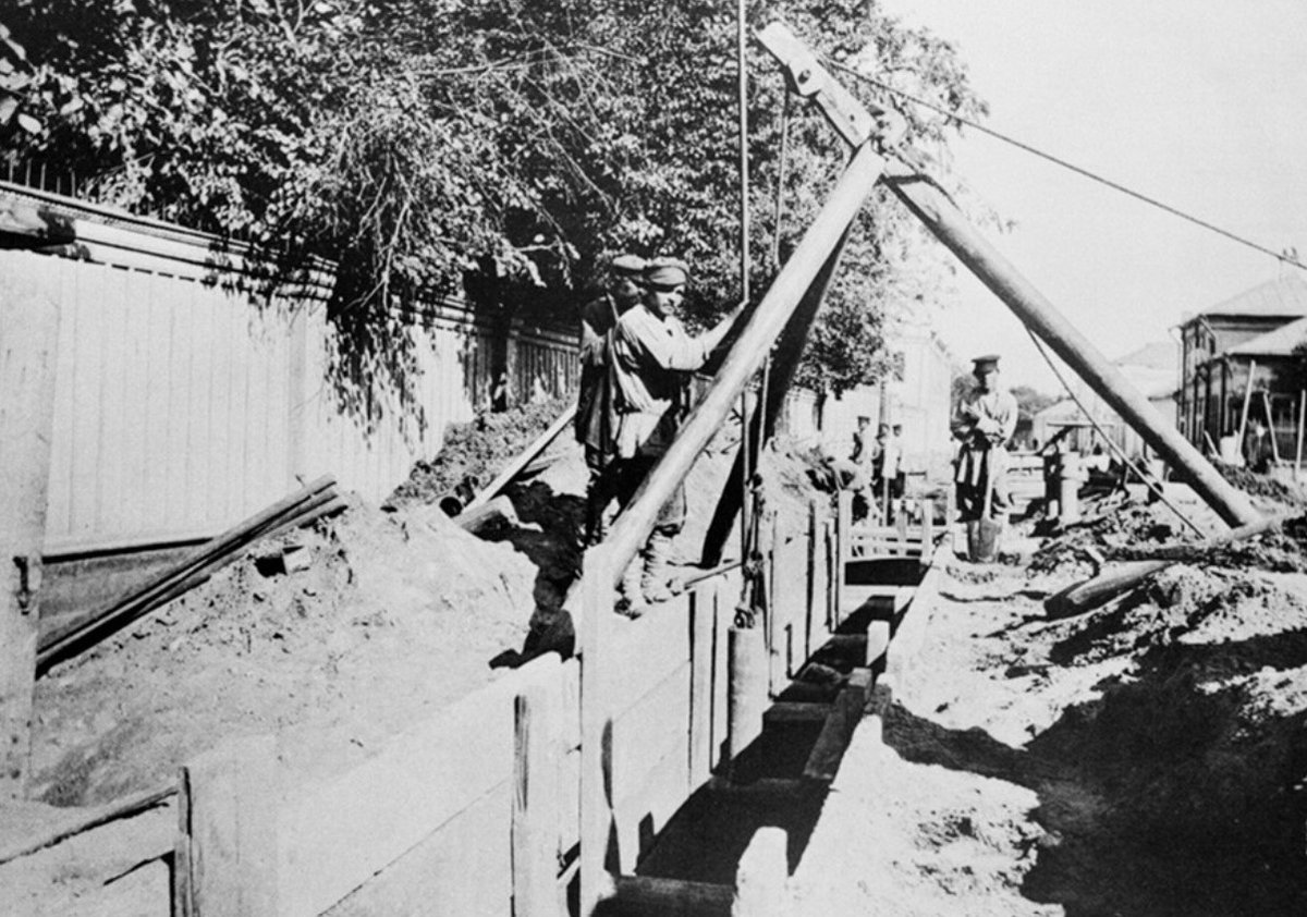 In the mid-1800s, Moscow was a city "surrounded by a ring of human waste", its residents and visitors beset by cesspools, foul stench and disease. Georgy Manaev explains how the Russian city "learned to clean up after itself". #history #russia #moscow

rbth.com/history/336471…