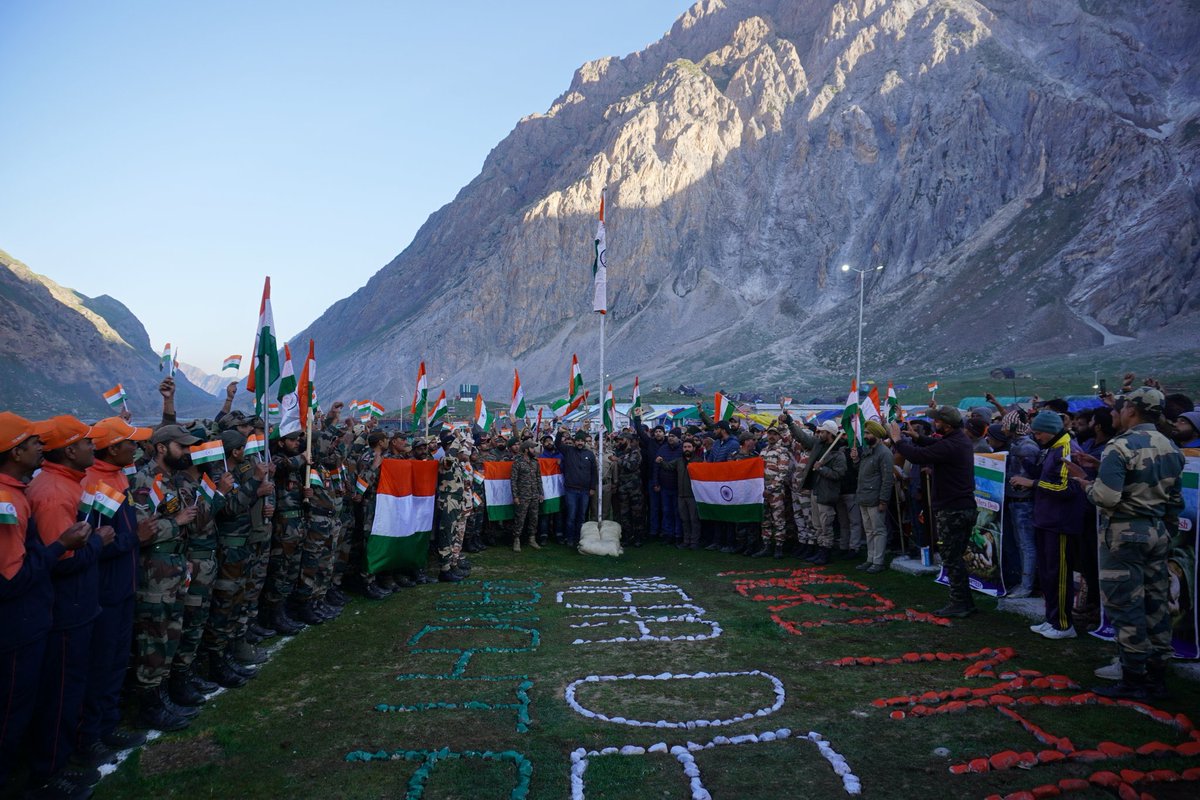 Tiranga Rally at the height of 11500 feet (Panjtarni Base Camp). #IndependeceDay2023 #15august2023 #JaiHind #IndependenceDayIndia