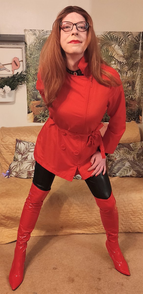 Tabitha_SR3's tweet photo. @AlanaBarton18 @smgteam65 @GoddessLeslieM @TabithaTease @jenny4fun @muso1001 @YolandaBonhart @Louisa_LongLegs #TallBootTuesday...can do😁😈 https://t.co/T5PC47CJ8E