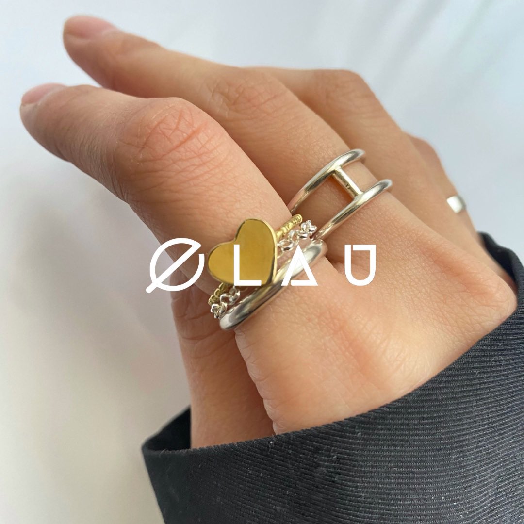 _lau_official's tweet photo. 🌿LAU-ラウ-🌿
太陽の下で輝く植物は自然界で葉を変形させて成長

私たちも季節や環境に応じて、ファッションやアクセサリーを変えながら生活している

変化を楽しめる真鍮やシルバーも身に着けることで日々の生活を輝く葉のように

シンプルだけど個性ある
あなたに寄り添ったjewelryを提供したい❤️‍�� https://t.co/XVdjJBvbTT