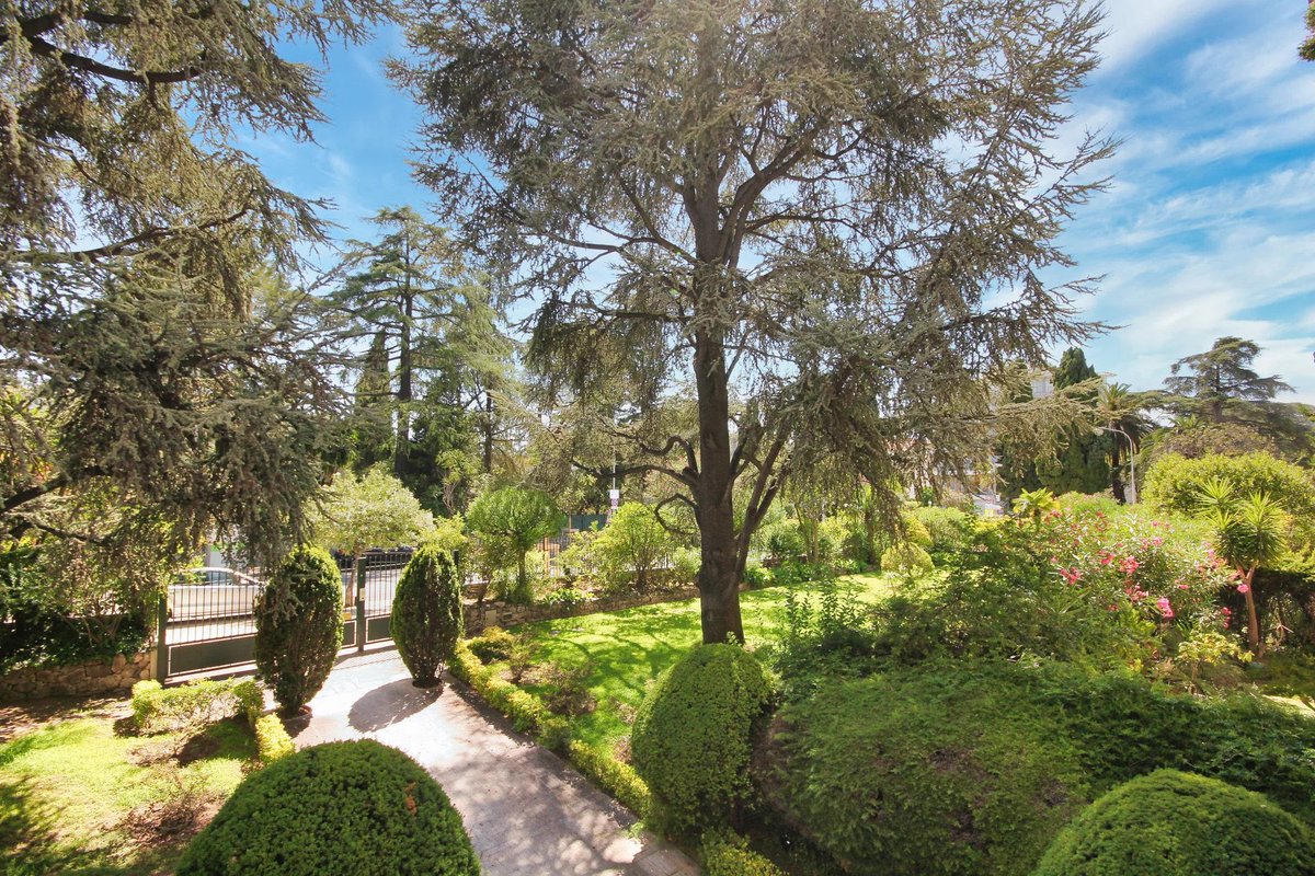 EasyImmoNice's tweet photo. NICE - CIMIEZ : 3 pièces traversant de 93 m² à rénover dans une résidence de prestige avec gardien. Vendu avec une grande cave. Garage en sus.

Prix : 484 000 €
Plus d’informations au 04 93 80 40 80.

#easyimmobilier #nice #cimiez #appartement #vente #immobilier https://t.co/sTbF2uHYVz
