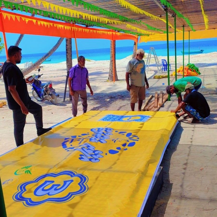 ImaxMohamed's tweet photo. 🚨 އއ. ފެރިދޫ ޒުވާނުން ތިބީ ފޯރީއާއި ޖޯޝުގައި ނިކުމެ ރައީސް އިބޫ ދެވަނަ ދަޢުރެއް ހޯދައިދިނުމަށް އަތުކުރި އޮޅާލައިގެން.

 މިކަން ނިއްމާނީ އެއްބުރުން  إن شاء الله
@MagatheyN 

#IbuAslam2023 
#UfaaveriAmaanRaajje https://t.co/YYGUz1bLk6