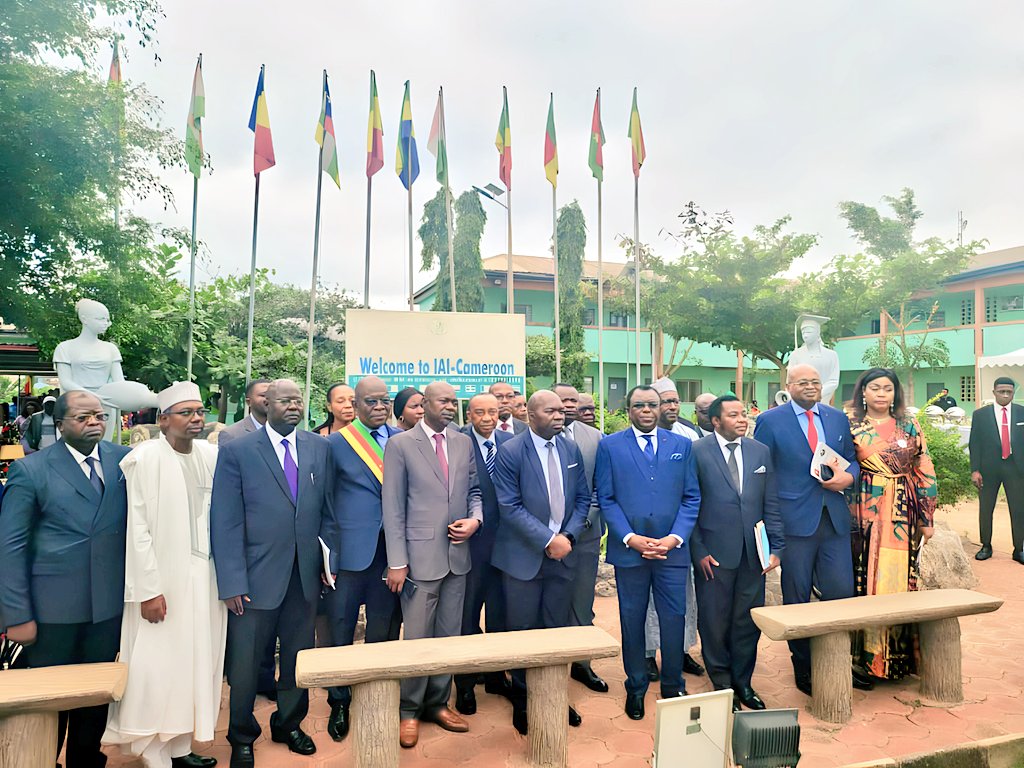 RR_IAI_Abanda's tweet photo. Le Centre d'Excellence Technologique PAUL BIYA présente ses sincères remerciements au Pr. Laurent Serge ETOUNDI NGOA pour cette Chaire UNESCO si précieuse. https://t.co/GHxsfzJb6w