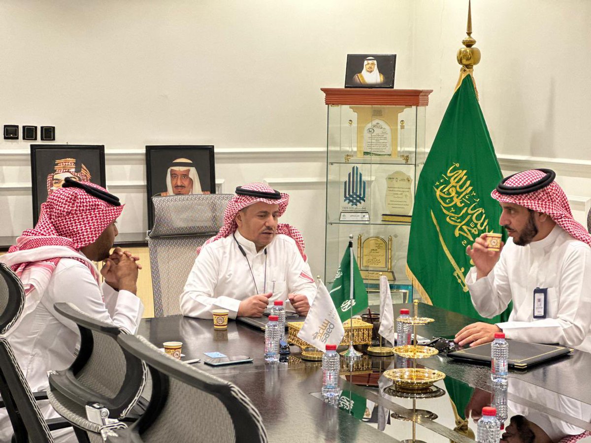 SaedOrgSa's tweet photo. 📸|| 

استقبل رئيس مجلس إدارة جمعية ساعد الخيرية بعرعر م/ علي السويلم اليوم ، المدير التنفيذي للجنة الوطنية لرعاية السجناء والمفرج عنهم وأسرهم بالمنطقة الأستاذ مطلق عامش 

وجرى خلال اللقاء بحث سبل التعاون ومدى الاستفادة من خدمات الطرفين فيما يخدم المستفيدين

#عرعر #الحدود_الشمالية