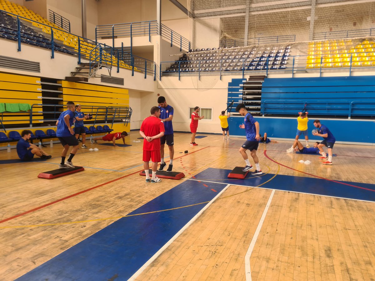 Melistar_FS's tweet photo. COMIENZA LA PRETEMPORADA
Primera semana de entrenamientos para la plantilla que ya dirige @jordigay04
De primeras, sesión física para quemar los excesos del verano 😅 a cargo del maestro @Jbarroso6 https://t.co/F6TI8NCsP8