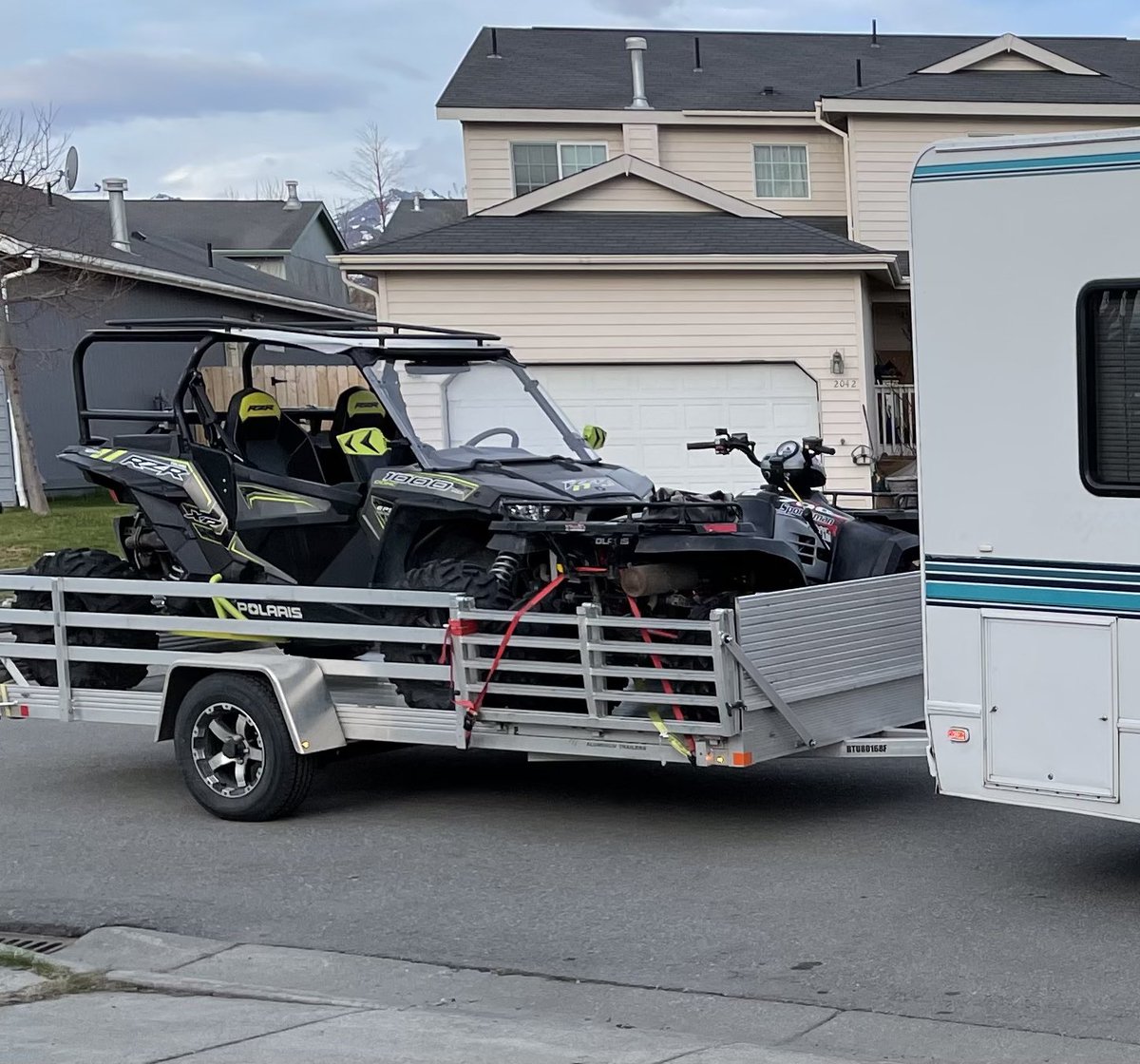 vanneejime's tweet photo. Someone stole our Polaris rzr with the trailer on Saturday morning please retweet ! https://t.co/d79UCeQDMh