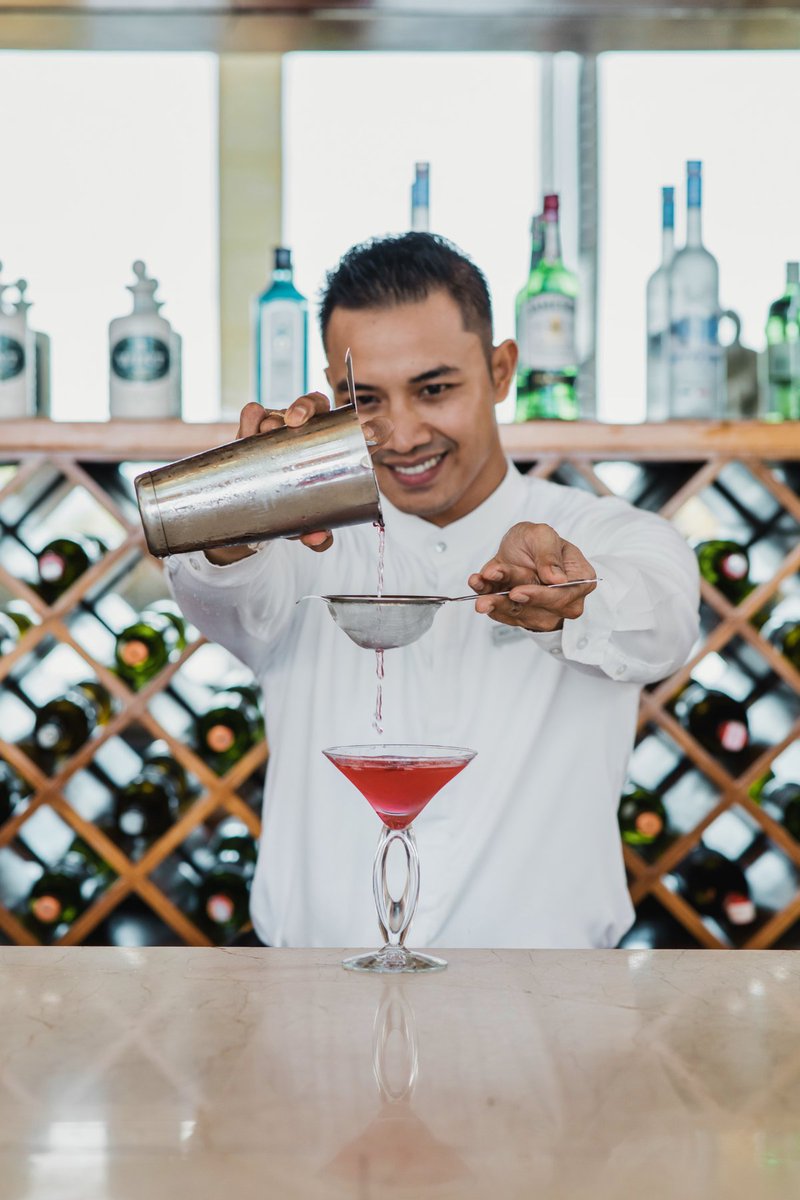 themuliabali's tweet photo. Experience indulgence like no other, with our exclusive all-you-can-drink offering every Friday and Saturday from 5 PM - 9 PM. Satisfy your cravings and let the good times pour! https://t.co/nWLVzuQghf #SkyBar #MuliaDining https://t.co/R7lkfb7Z0b