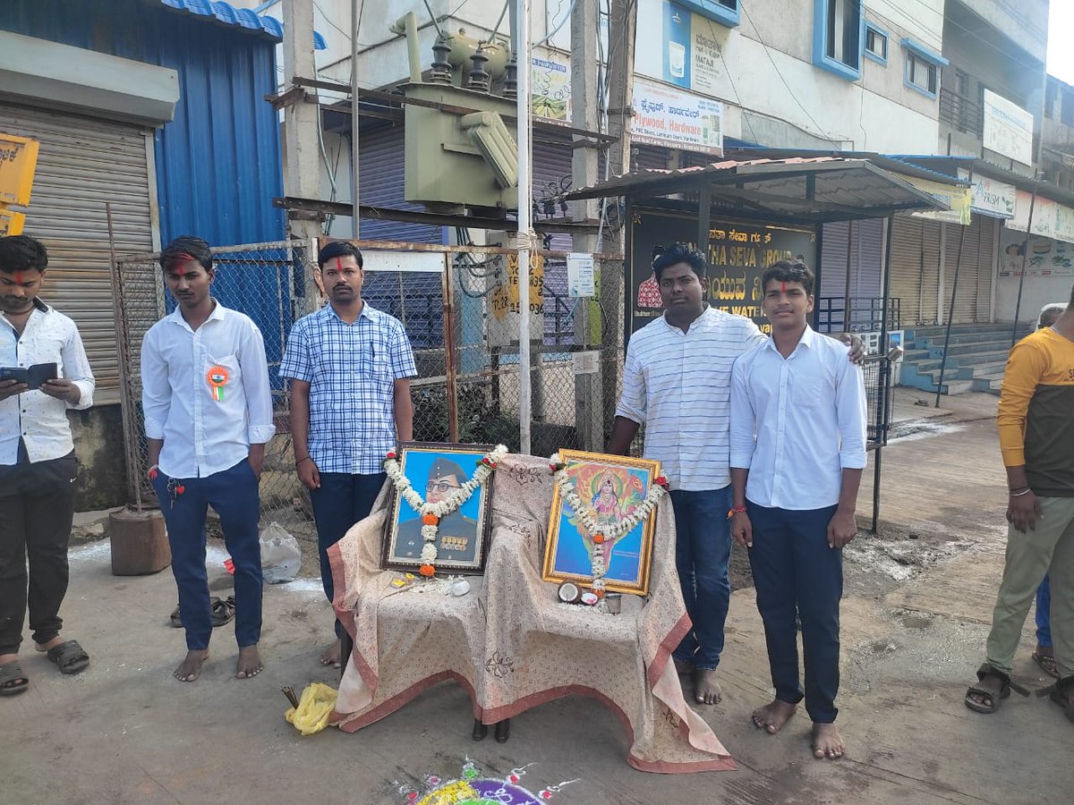 manteshvk's tweet photo. ಅಖಿಲ ಭಾರತೀಯ ವಿದ್ಯಾರ್ಥಿ ಪರಿಷತ್ ವಿಜಯಪುರ ವತಿಯಿಂದ ವಿಭಾಗ ಕಾರ್ಯಾಲಯ ಎದುರು 77 ನೇ ಸ್ವಾತಂತ್ರೋತ್ಸವ ಅಂಗವಾಗಿ ಧ್ವಜಾರೋಹಣ ಮಾಡಲಾಯಿತು. https://t.co/B5n3neScP6
