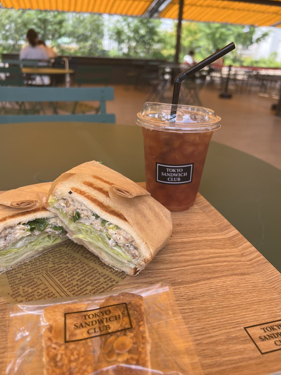 mitsukoshistaff's tweet photo. ディズニーの音楽を聴きながら、サンドイッチ🥪を食べて、メロンクリームソーダを飲む…とても優雅な気分です🤩
※カロリー過多は認識してます
#日本橋三越 #tokyosandwichclub https://t.co/VoIUtxzfAl